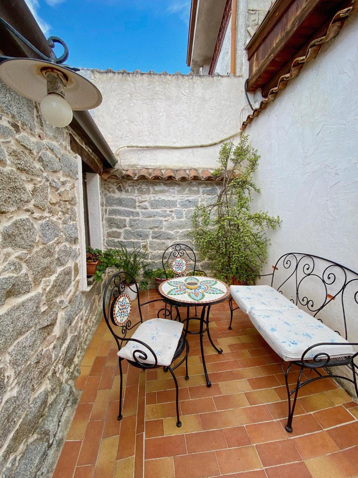 Bed and Breakfast Domos Antigas à Bottidda Extérieur photo
